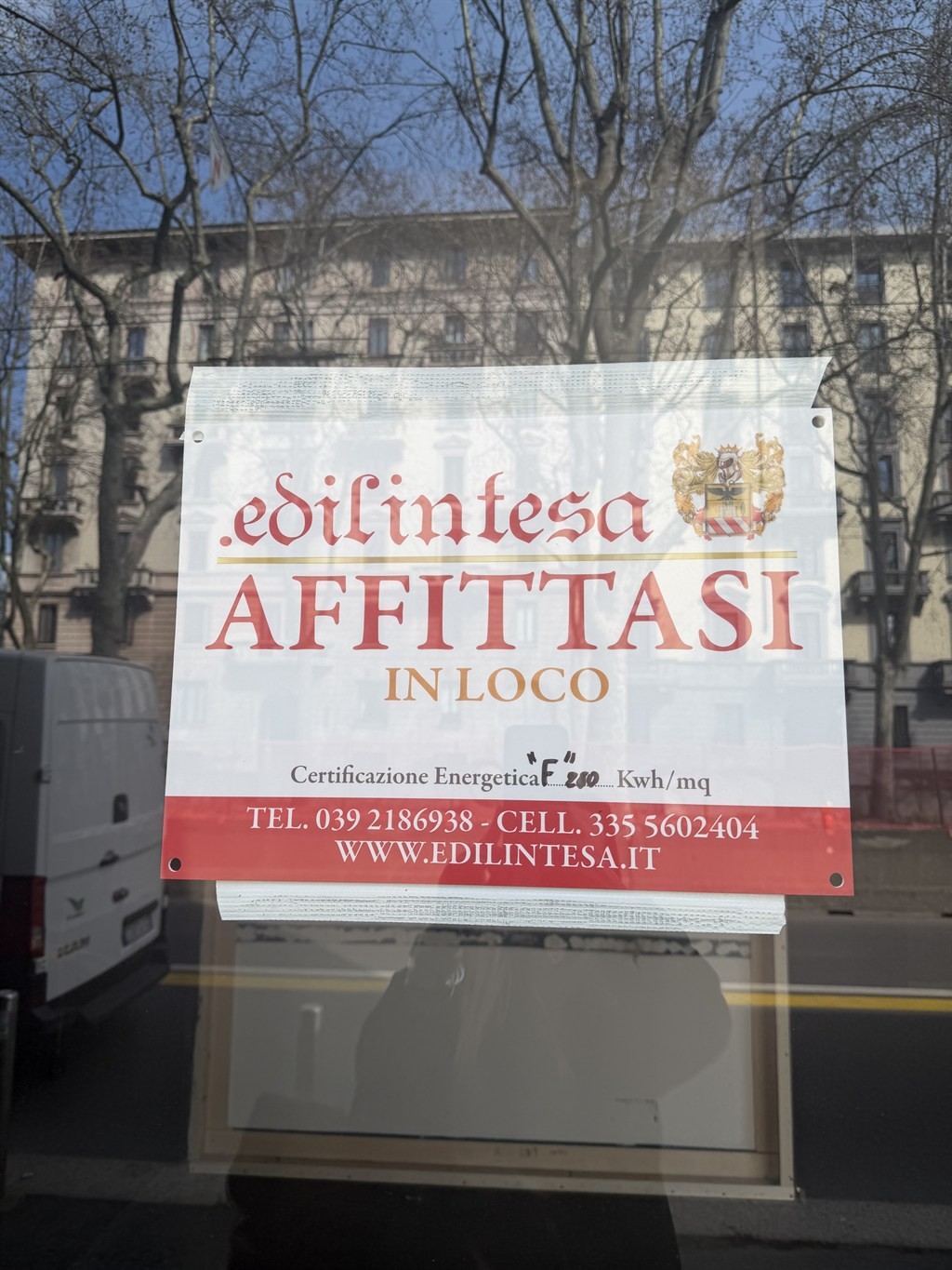 Negozio luminosissimo
