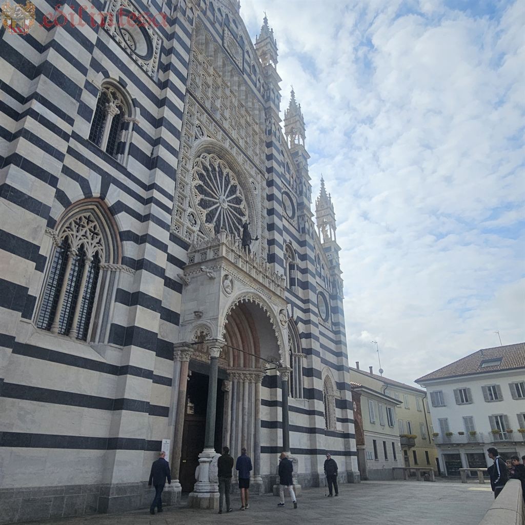 AFFITTO - TRILOCALE ELEGANTEMENTE ARREDATO IN CENTRO STORICO DI MONZA CON POSTO AUTO COPERTO