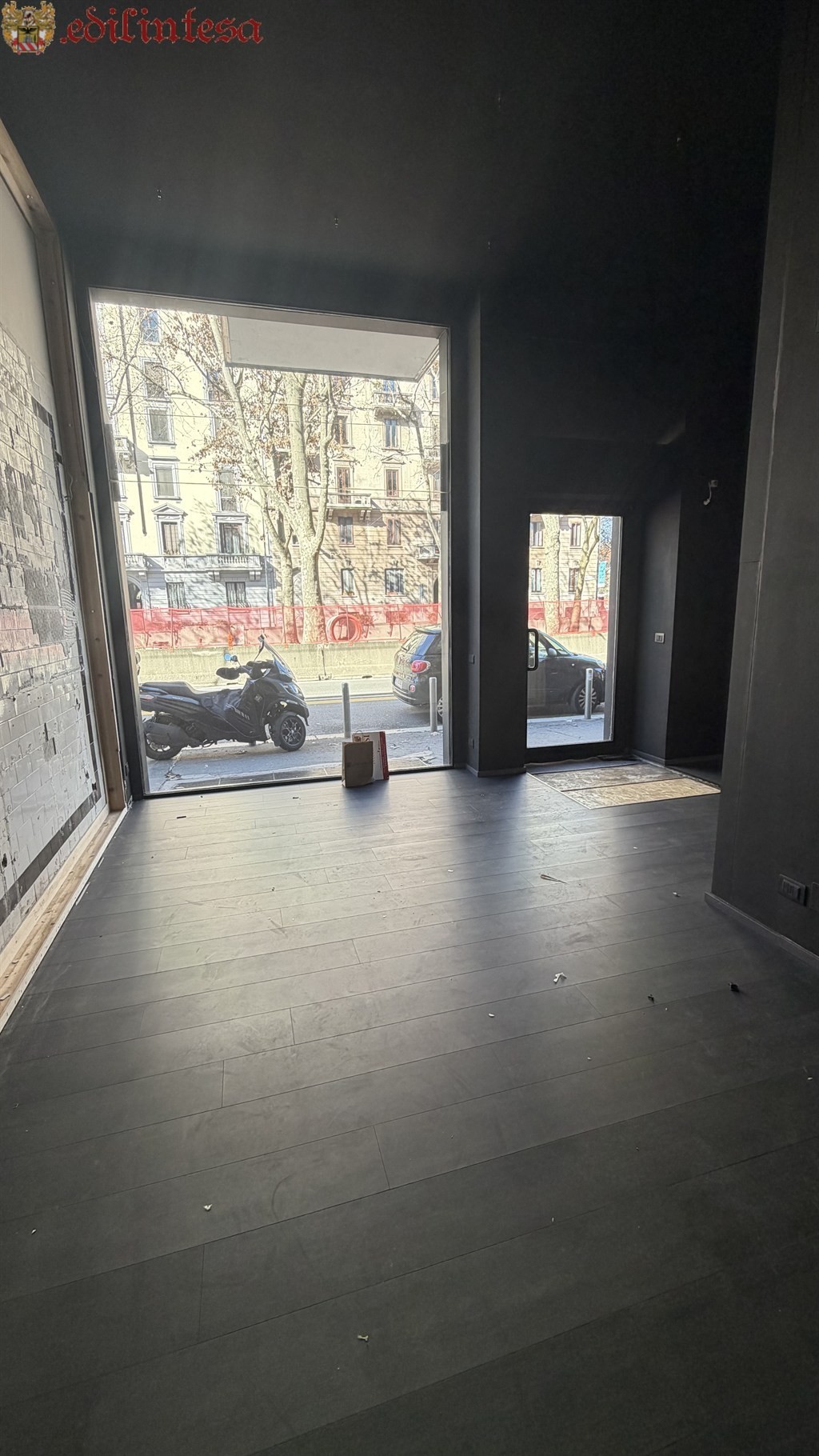 Negozio luminosissimo